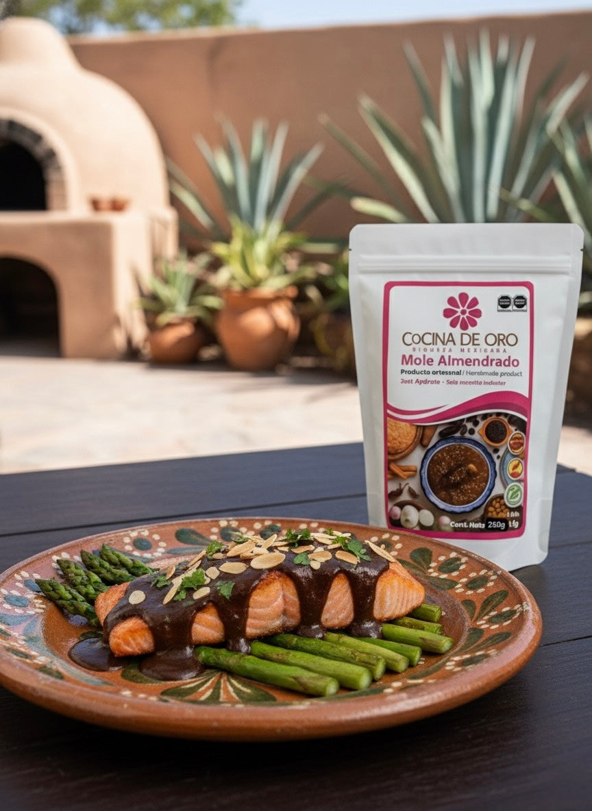 Salmón Glaseado con Mole Almendrado